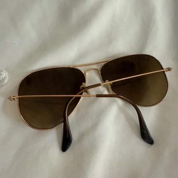 Ray-Ban Classic Gold Aviator Sunglasses - Picture 2 of 3